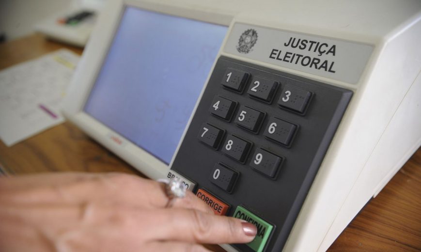 Jornal Ilustrado - Conheça a ordem de votação nas urnas e se é permitido levar “colinha” na votação