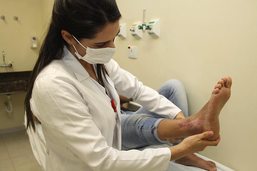 Especialidade da estomaterapia muda a vida dos pacientes com feridas crônicas