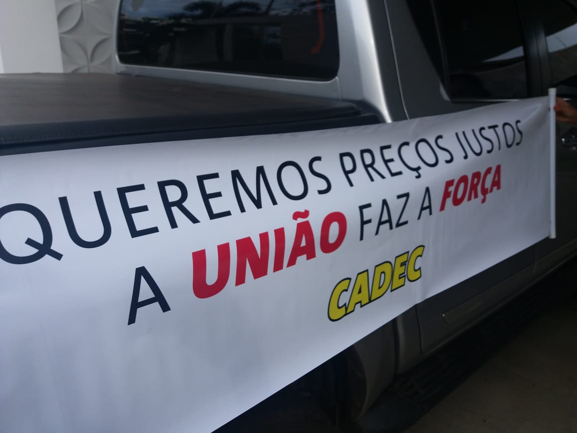 Avicultores de Umuarama e região realizam carreata por aumento no valor do frango vivo