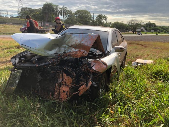 Jornal Ilustrado - Em fuga da PRE, motorista causa acidente na rodovia PR-323, em Umuarama