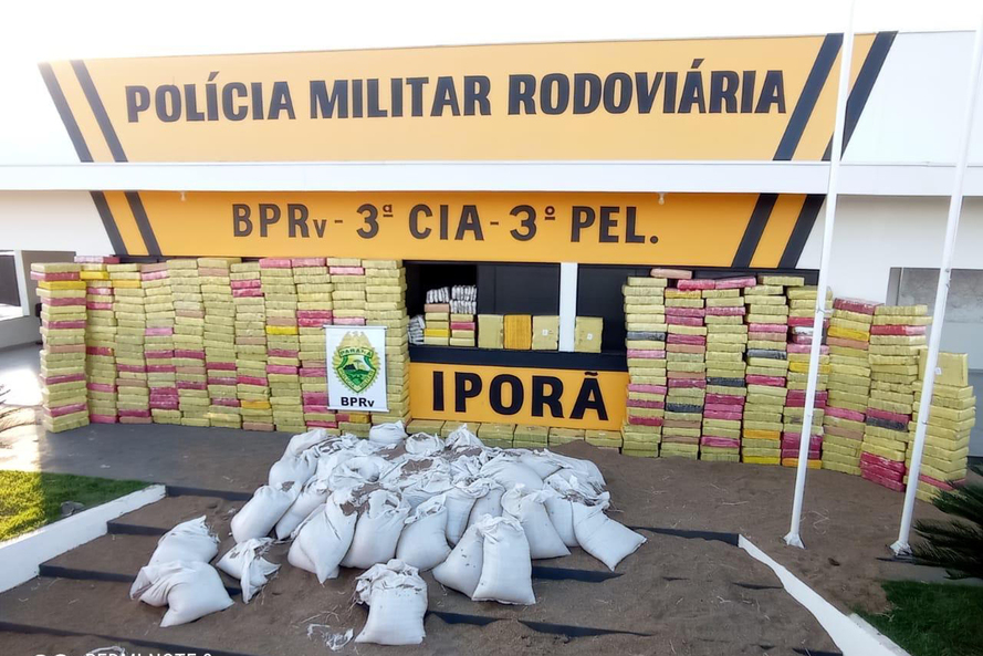 Polícia Rodoviária apreende 4,7 toneladas de maconha em carga de sementes, em Iporã