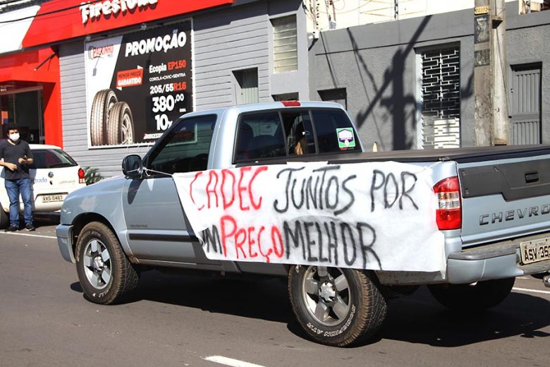 Jornal Ilustrado - O grande jornal do Noroeste do Paraná Jornal Ilustrado - Avicultores realizam carreata em Umuarama e Palotina pedindo melhoria no preço do frango