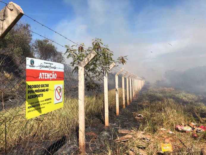 Jornal Ilustrado - Bombeiros registram grande incêndio nos fundos do Aeroporto de Umuarama
