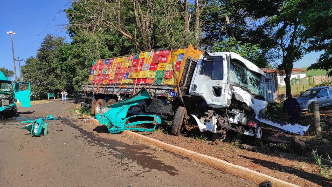 Após acidente PRE descobre carga de cigarro em caminhão em Goioerê
