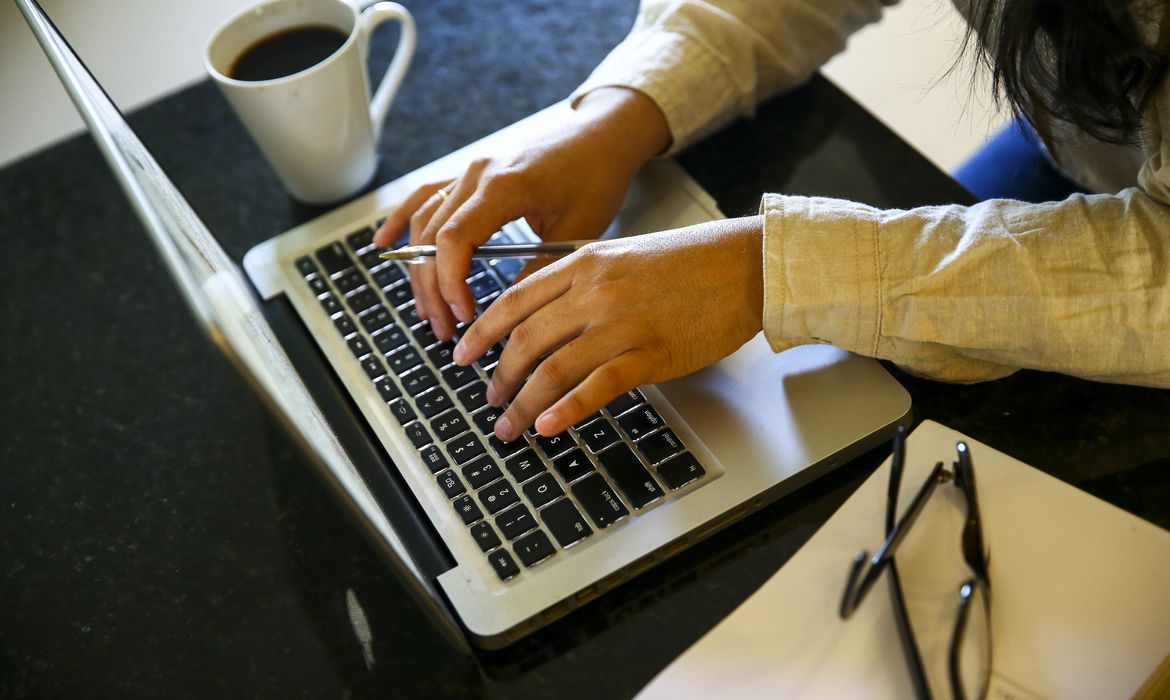 Sete em cada dez empreendedores fizeram vendas online na pandemia