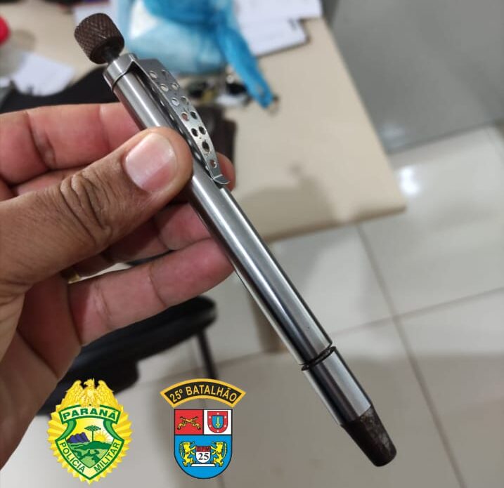 Dupla é presa em Pérola com meio quilo de cocaína e arma em formato de caneta