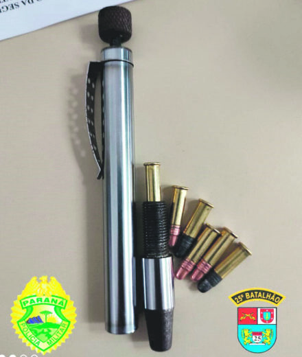 Jornal Ilustrado - Dupla é presa em Pérola com meio quilo de cocaína e arma em formato de caneta