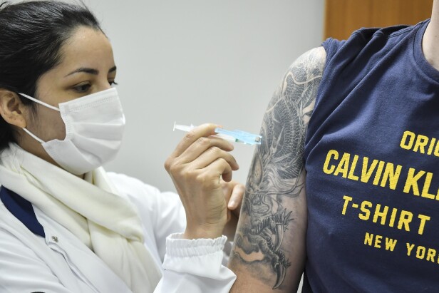 Quase 70% da população adulta de Umuarama já foi vacinada contra covid-19
