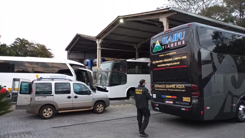 PF desarticula no PR e mais 4 Estados quadrilha de tráfico de drogas e fuzis em ônibus