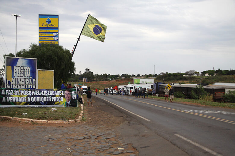 Jornal Ilustrado - O grande jornal do Noroeste do Paraná caminhoneiros-bolsonaro-protesto