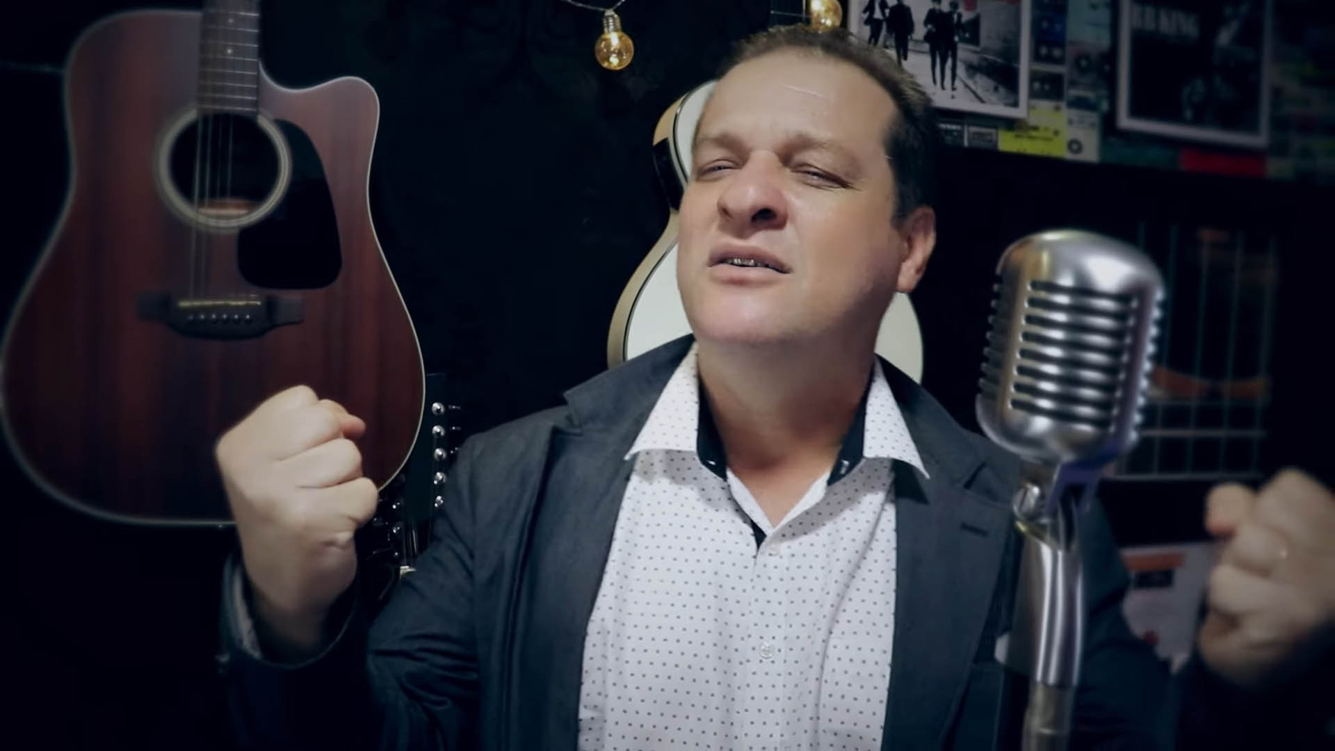 Vendedor de Umuarama faz música e vídeo em homenagem à categoria e se apresenta em SP