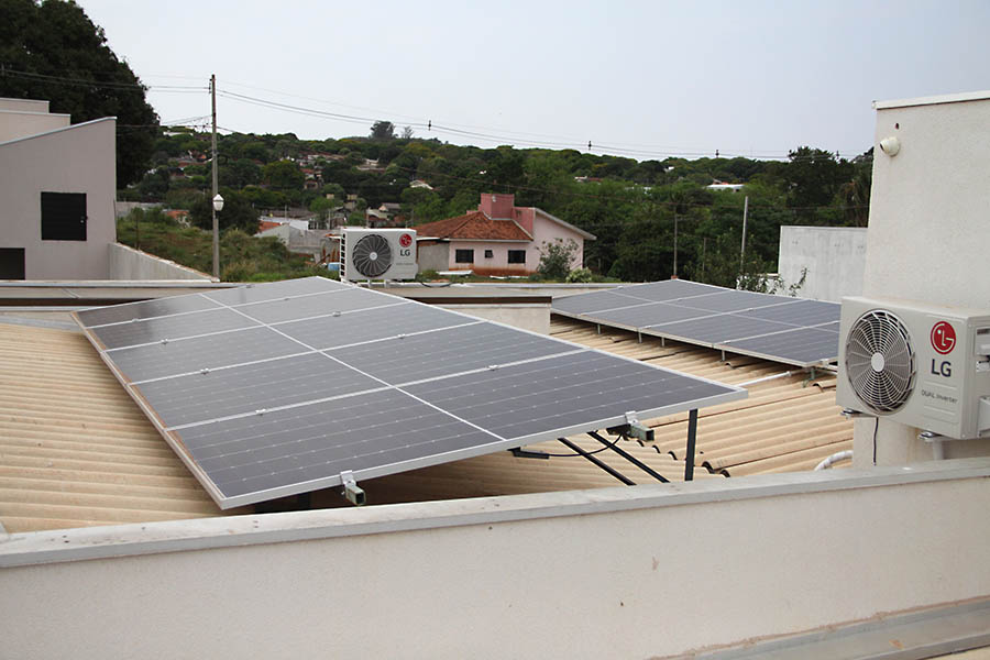 Energia Solar cresce perante crise hídrica e encarecimento da tarifa das companhias