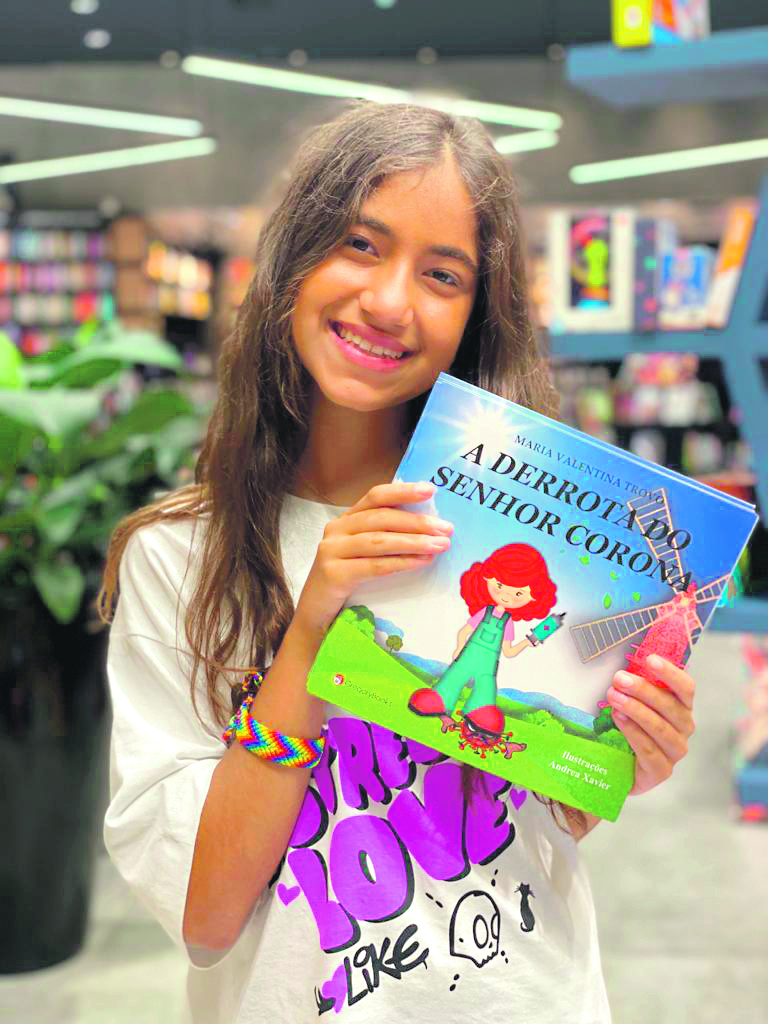 Estudante de Iporã lança livro no shopping