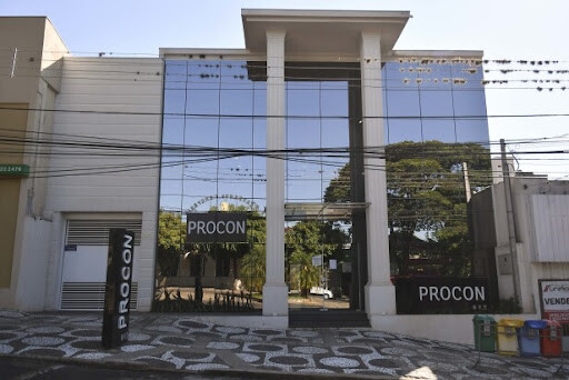 Procon notifica farmácias sobre necessidade de atendimento preferencial a grupos prioritários