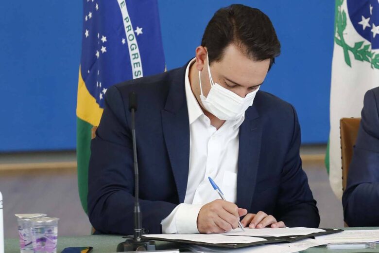 Jornal Ilustrado - Governador sanciona lei que institui transferência de renda de R$ 80 para famílias vulneráveis