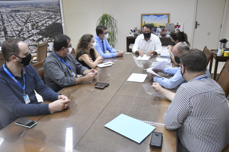 Jornal Ilustrado - Executivos da Caixa visitam gabinete do prefeito Pimentel