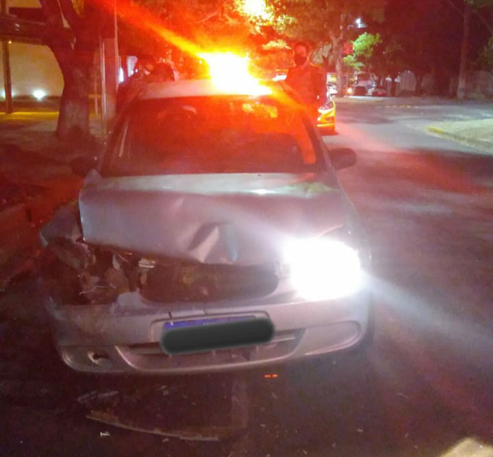 Jornal Ilustrado - Condutor embriagado bate em carro parado em Umuarama