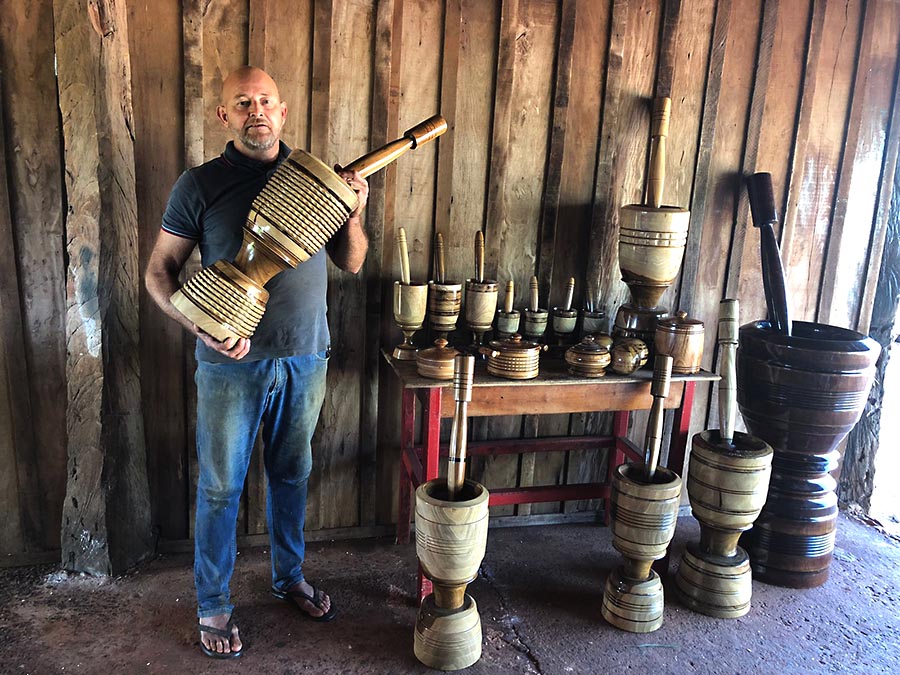 Artesão mantêm viva a cultura do pilão em Umuarama e região