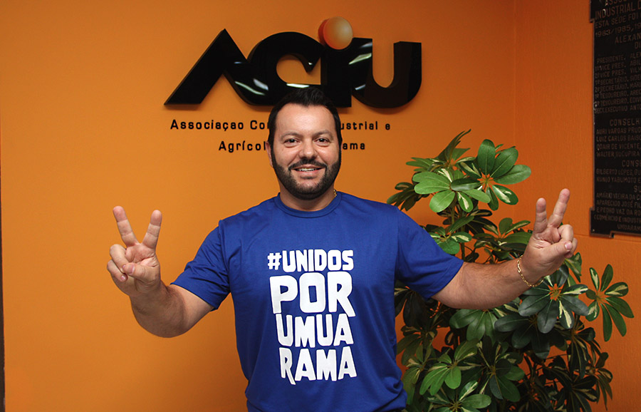 Jornal Ilustrado - Miguel Fuentes Romero é eleito o novo presidente da Aciu com 74% dos votos