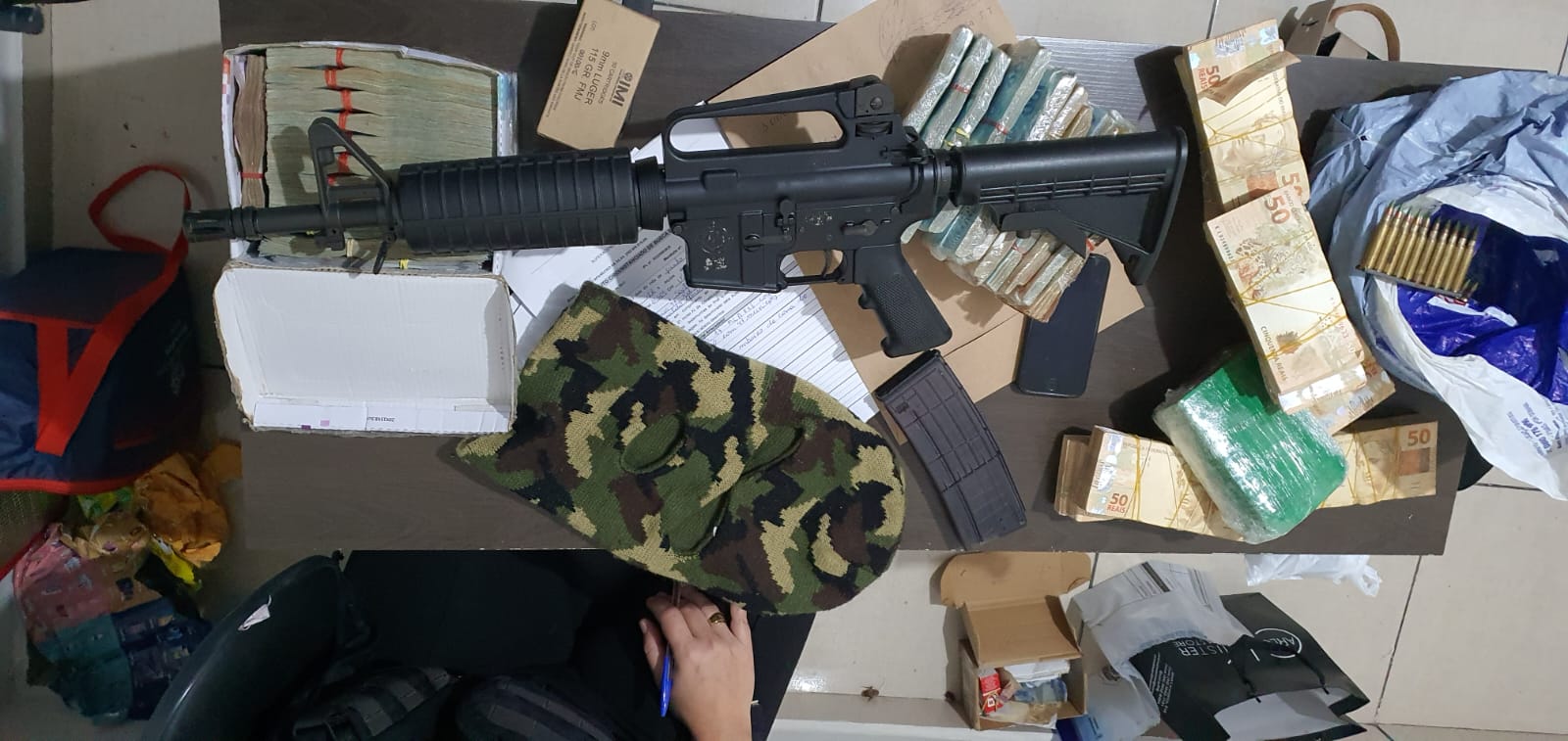 PF desarticula organização criminosa que atuava no contrabando de cigarros