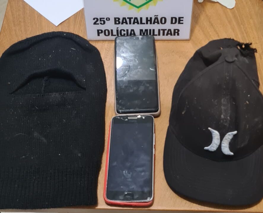 Assaltante tenta se passar por refém para evitar ser preso pela PM