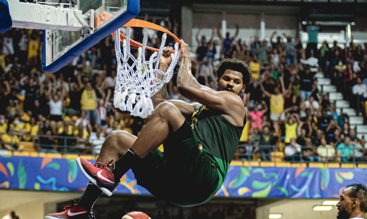 Jornal Ilustrado - Brasil se classifica para a semifinal da Americup de basquete