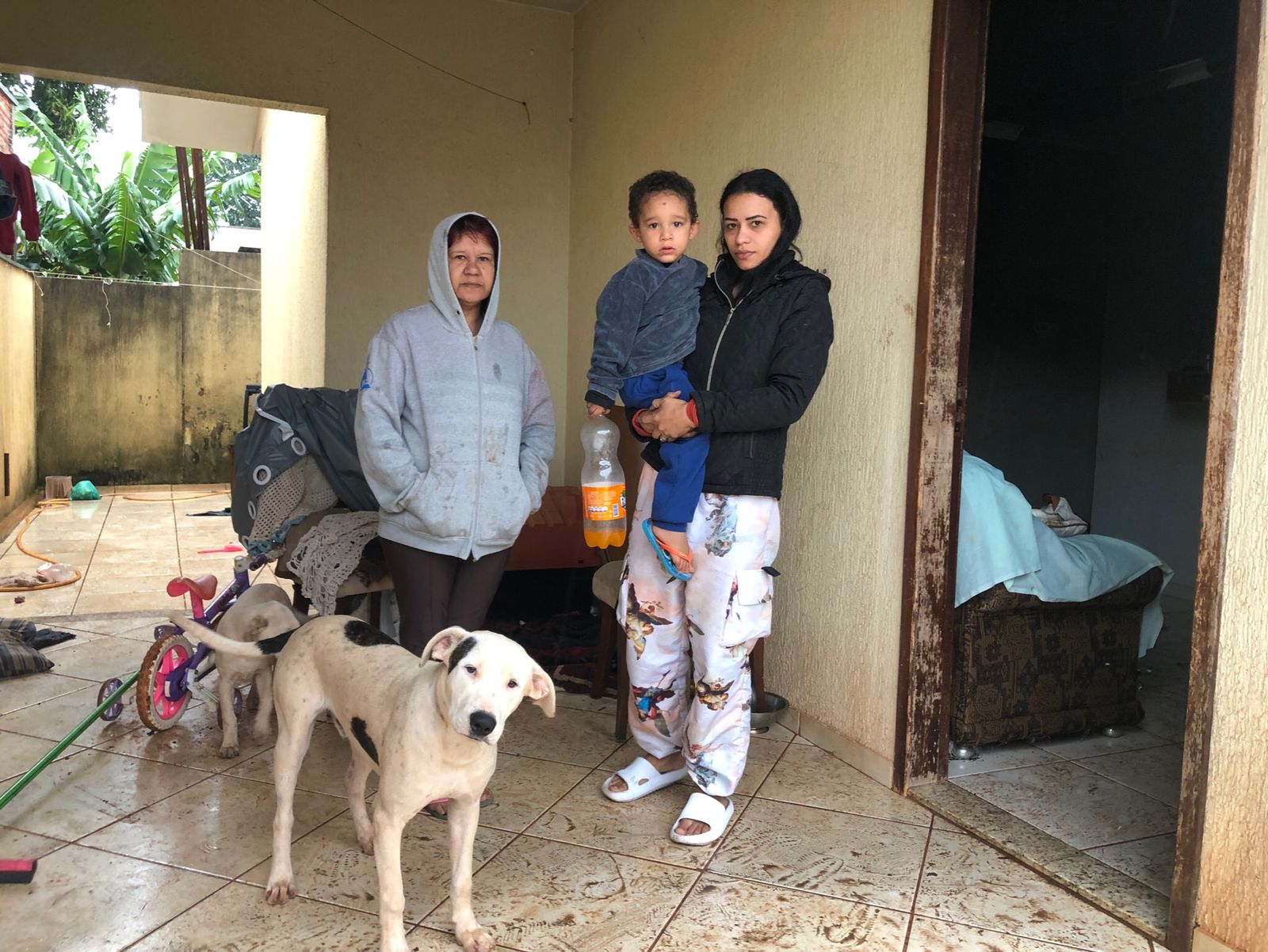 Diarista, filhas e netas perdem tudo em incêndio e precisam de ajuda para recomeçar   