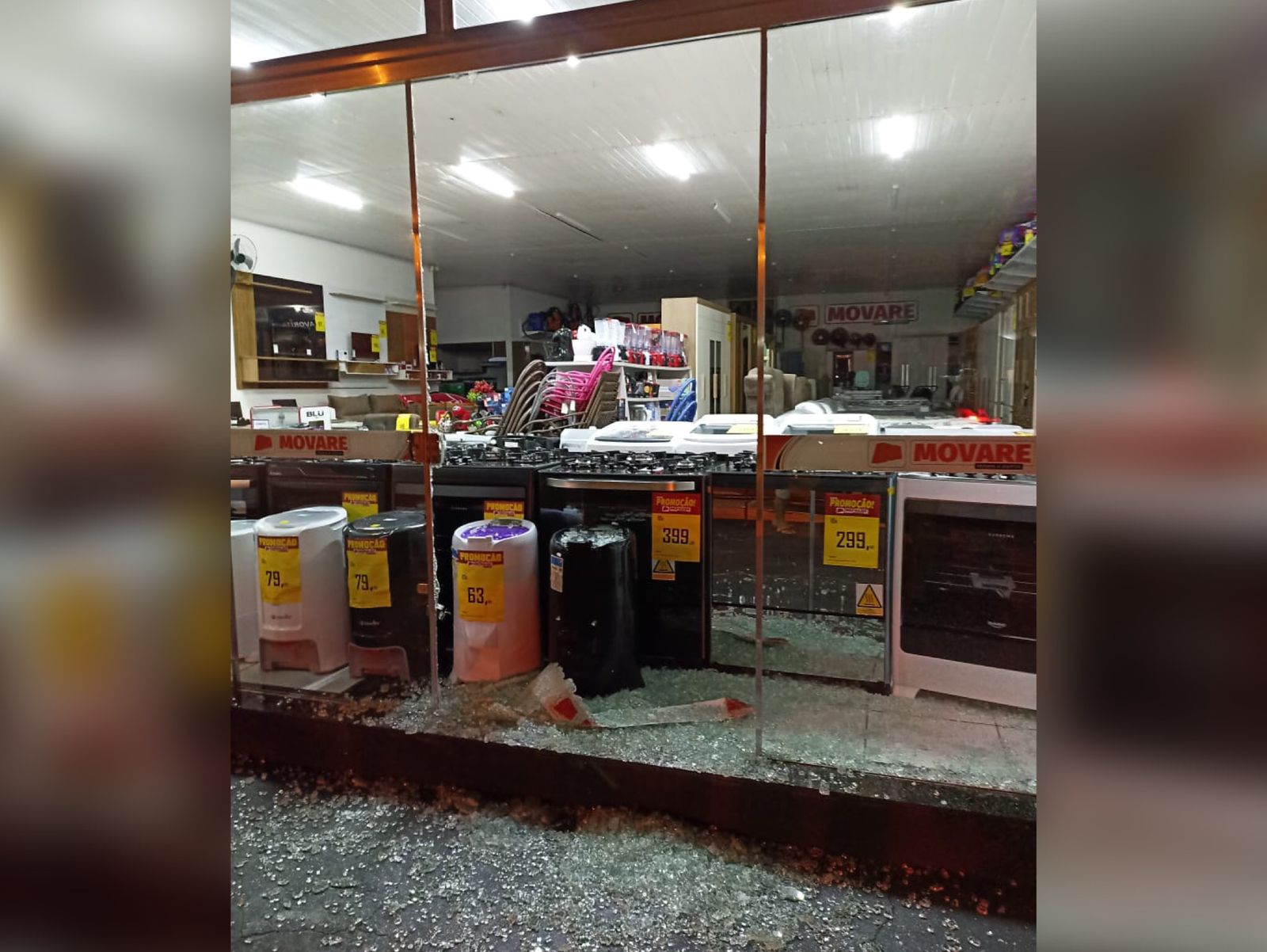 Jornal Ilustrado - Criminosos quebram porta de vidro e furtam televisores de loja, em Iporã