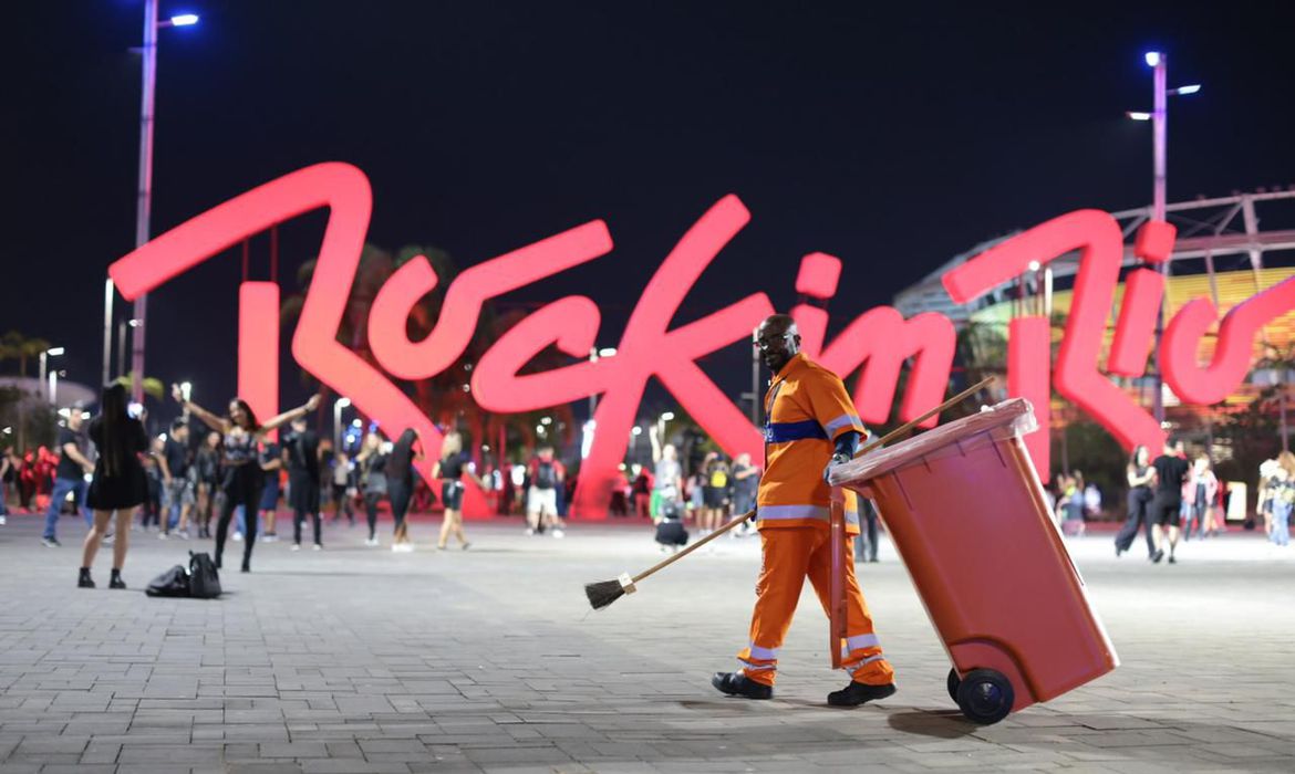 Jornal Ilustrado - Em dois dias, Comlurb recolhe 110 toneladas de resíduos no Rock in Rio