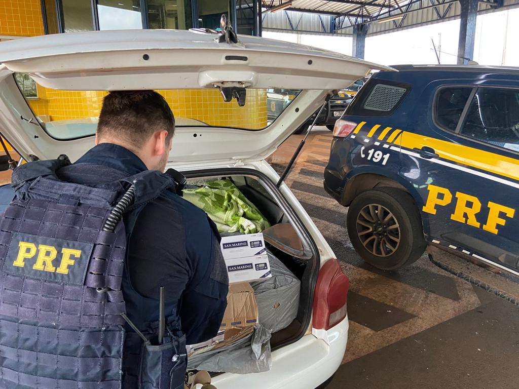 Jornal Ilustrado - PRF apreende carro carregado com cigarros contrabandeados na BR-272 