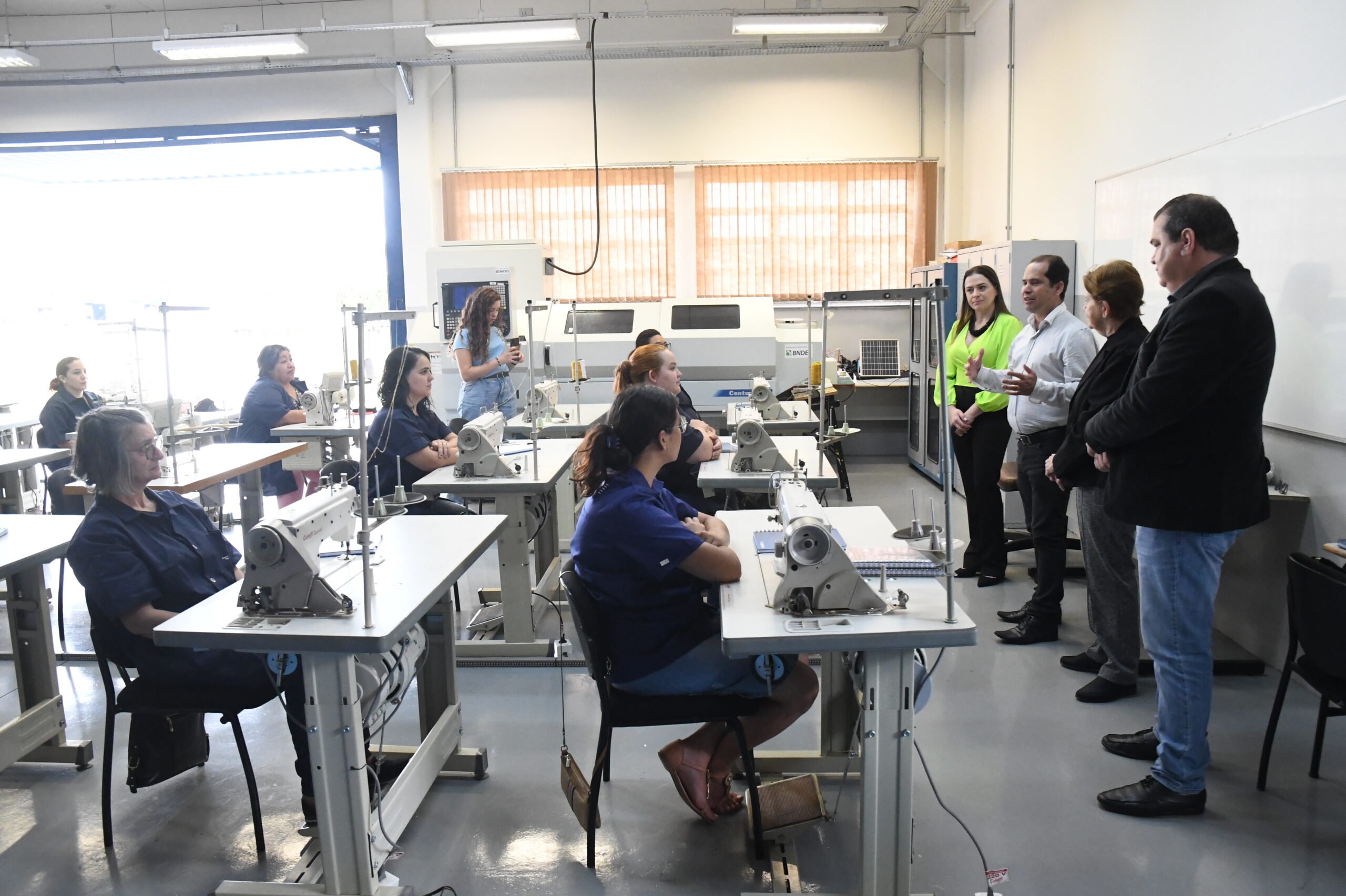 Prefeitura de Umuarama e Senai iniciam nova turma do curso de auxiliar de costura