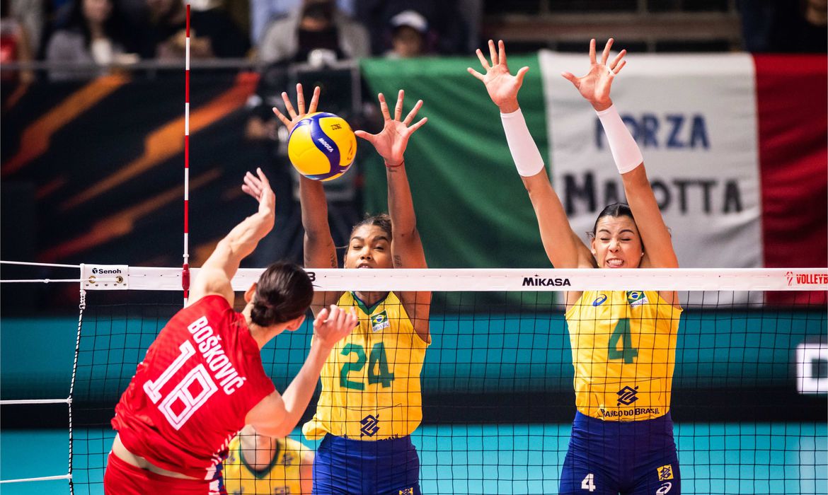 Jornal Ilustrado - Brasil cai para Sérvia e fica com o vice no Mundial de vôlei feminino
