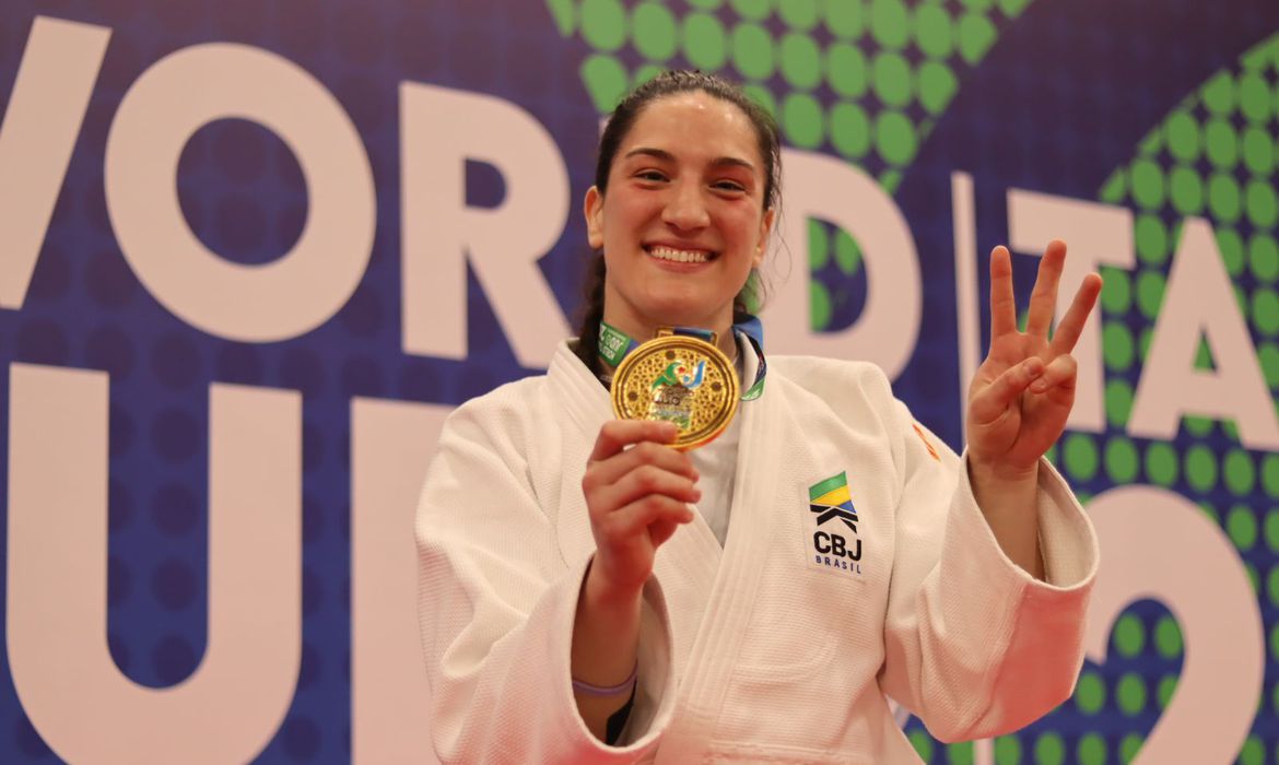 Jornal Ilustrado - Mayra Aguiar faz história ao conquistar tricampeonato mundial de judô