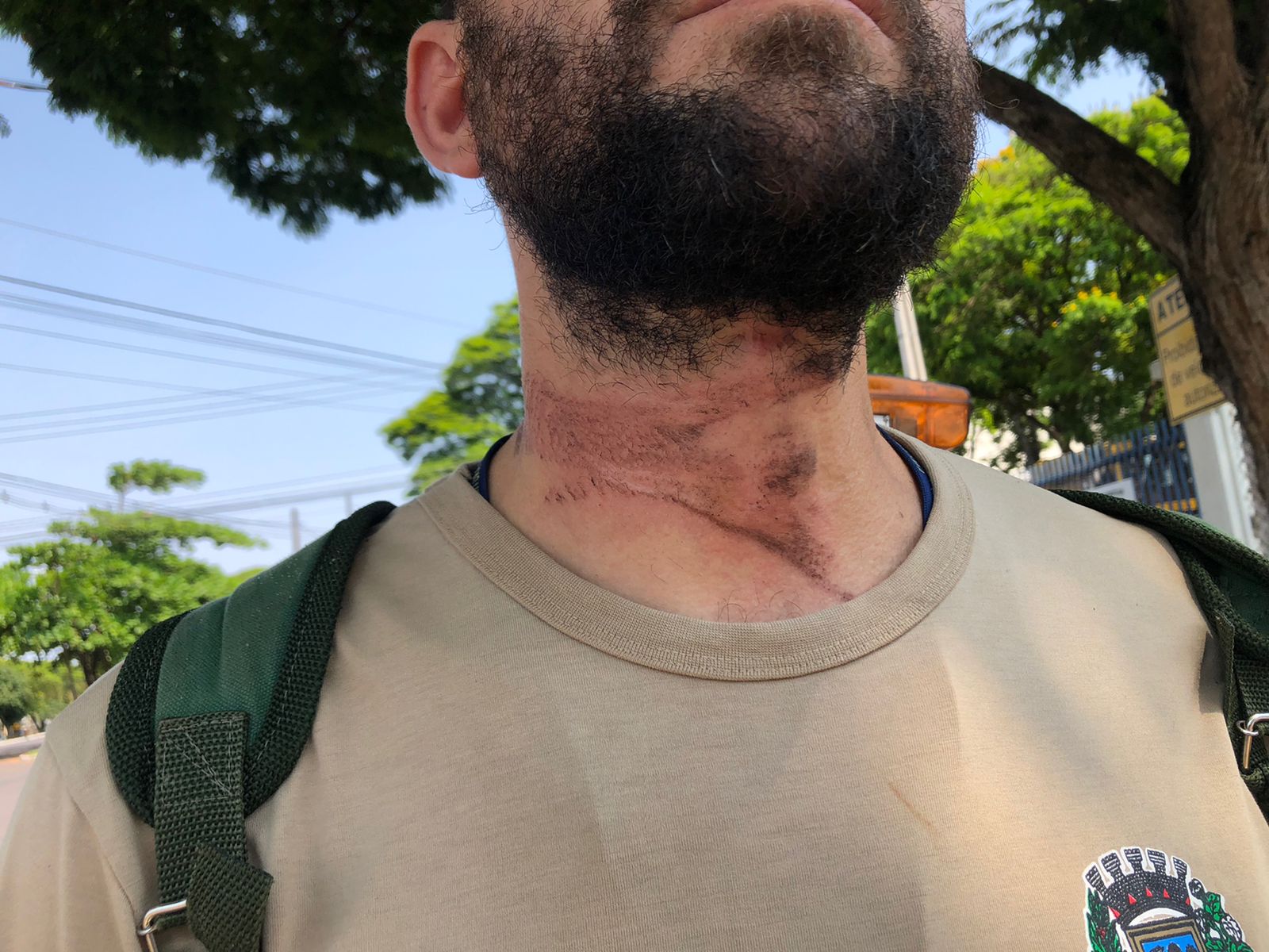 Jornal Ilustrado - Motociclista tem pescoço atingido por fiação enquanto passava em rua de Umuarama 