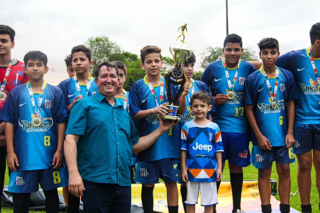 Jornal Ilustrado - Meninos da equipe Zona Sete vencem o Interbairros de Futebol Sub-13