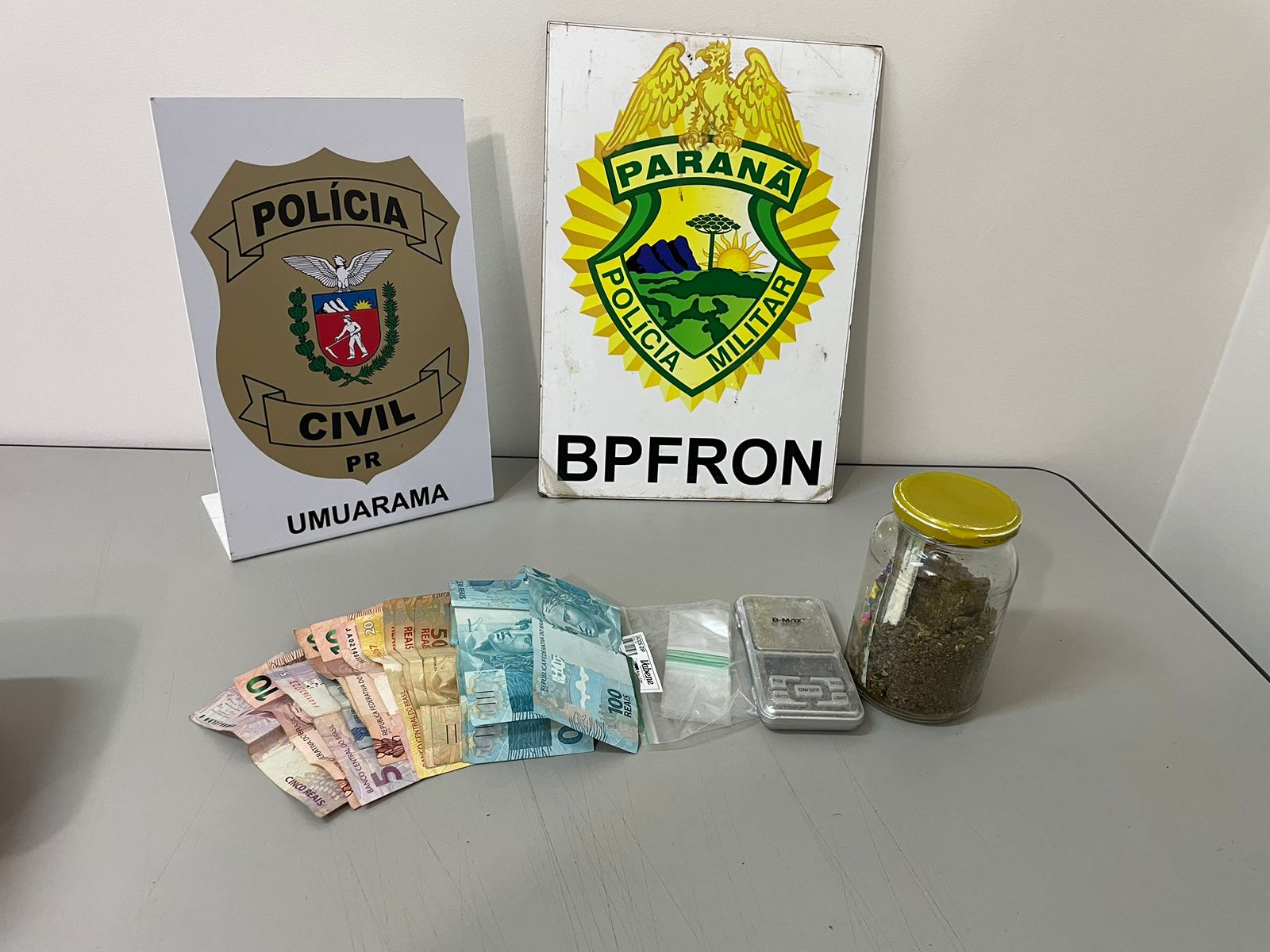 Jornal Ilustrado - Após denúncia de tráfico de drogas, GDE faz buscas em residência no conjunto Ouro Preto  