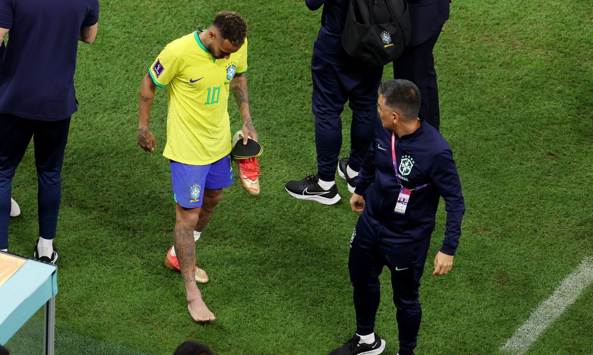 Jornal Ilustrado - Médico da seleção diz que Neymar sofreu entorse no tornozelo direito