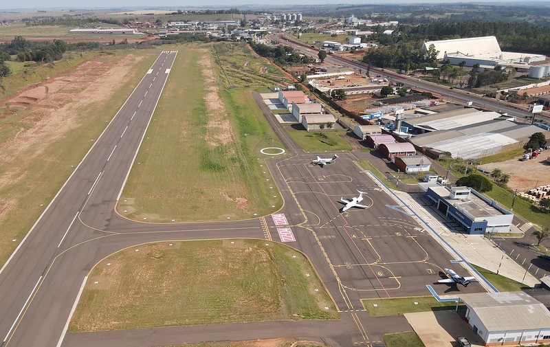 Azul cancela voos em Umuarama por falta de pilotos