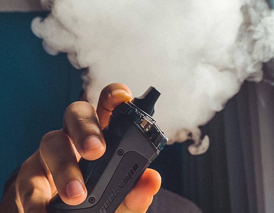 Vigilância vai fiscalizar comércios e escolas para proibir uso de cigarros eletrônicos