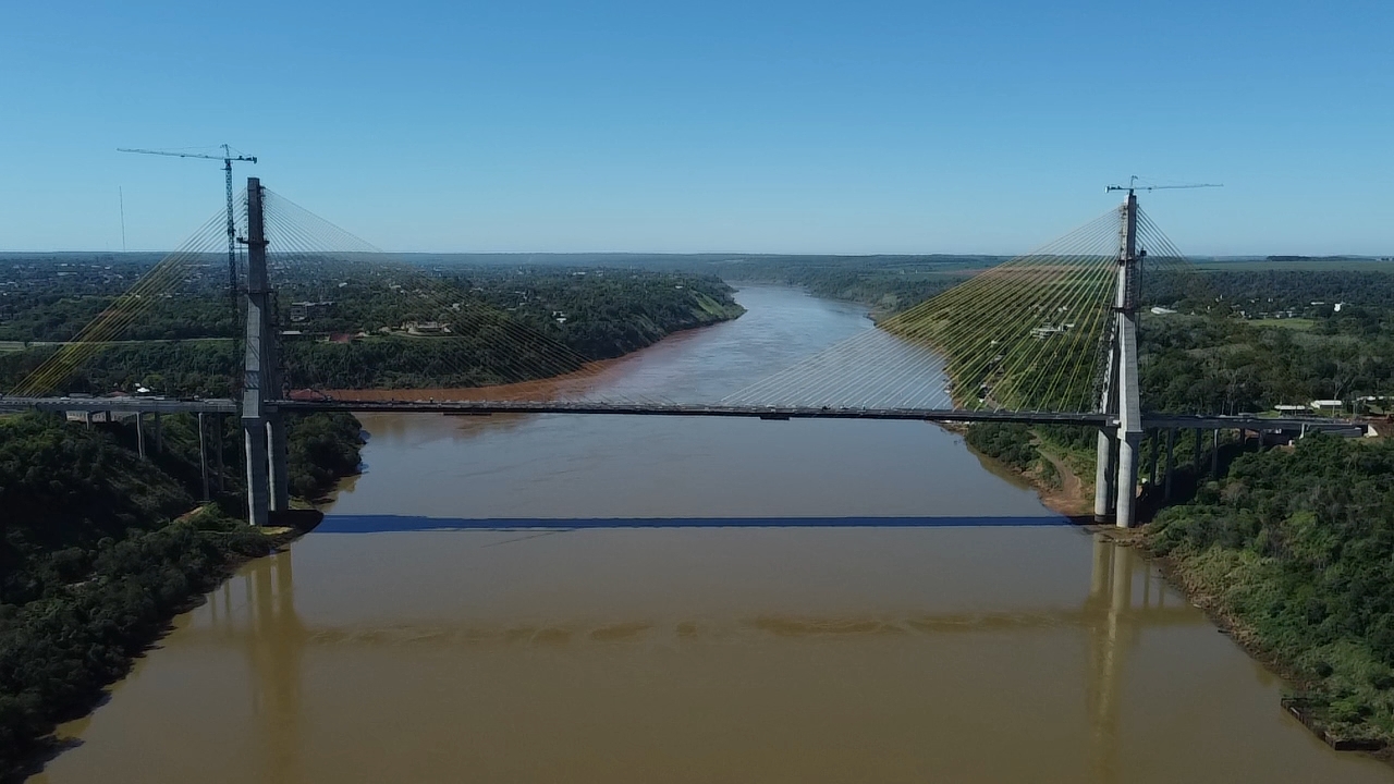 Jornal Ilustrado - Com estrutura finalizada, Ponte da Integração Brasil-Paraguai atinge 96,6% de conclusão
