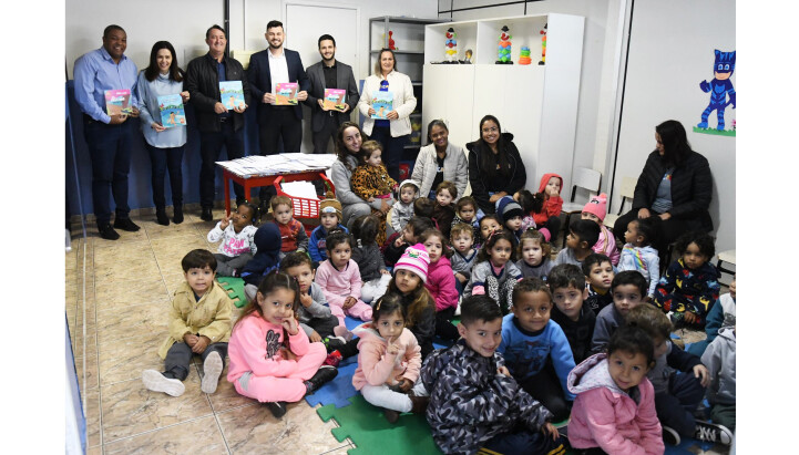 Jornal Ilustrado - CMEIs e escolas municipais recebem livros infantis para estimular a leitura