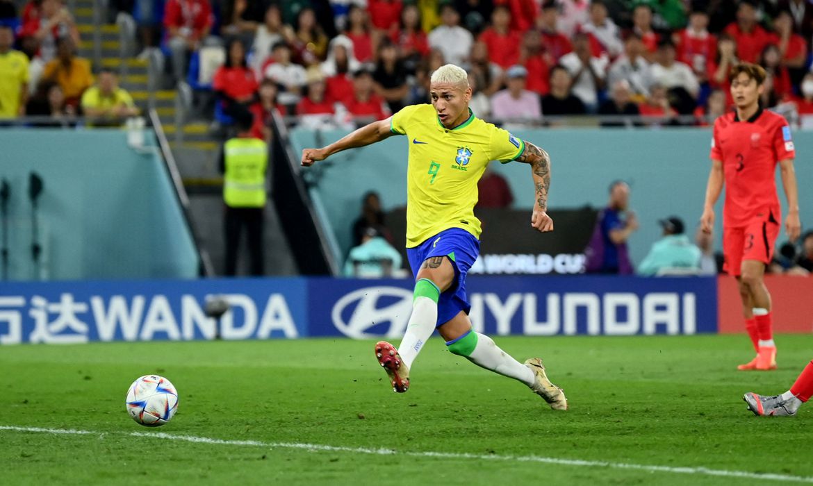 Jornal Ilustrado - Brasil goleia Coreia do Sul e enfrenta a Croácia nas quartas de final da Copa 
