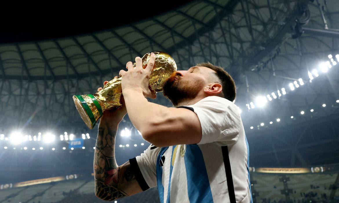 Jornal Ilustrado - Argentina conquista o tricampeonato mundial e consagra Lionel Messi