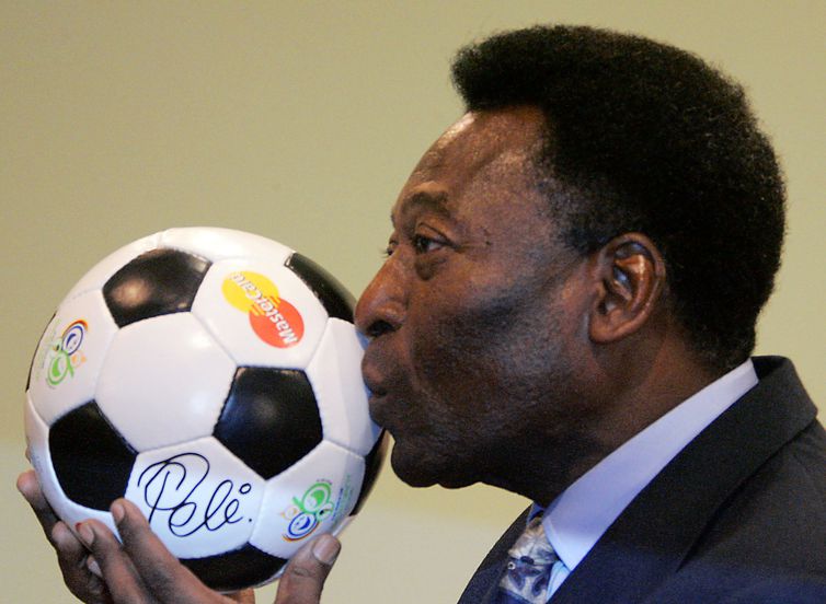 Jornal Ilustrado - Pelé mudou os rumos do esporte mais popular do Brasil