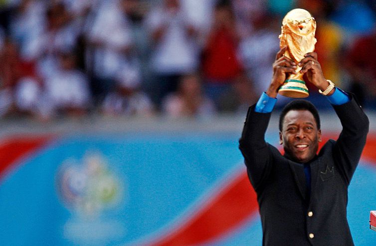 Pelé mudou os rumos do esporte mais popular do Brasil