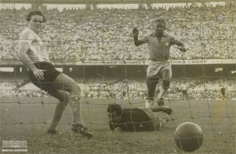 Jornal Ilustrado - Pelé mudou os rumos do esporte mais popular do Brasil
