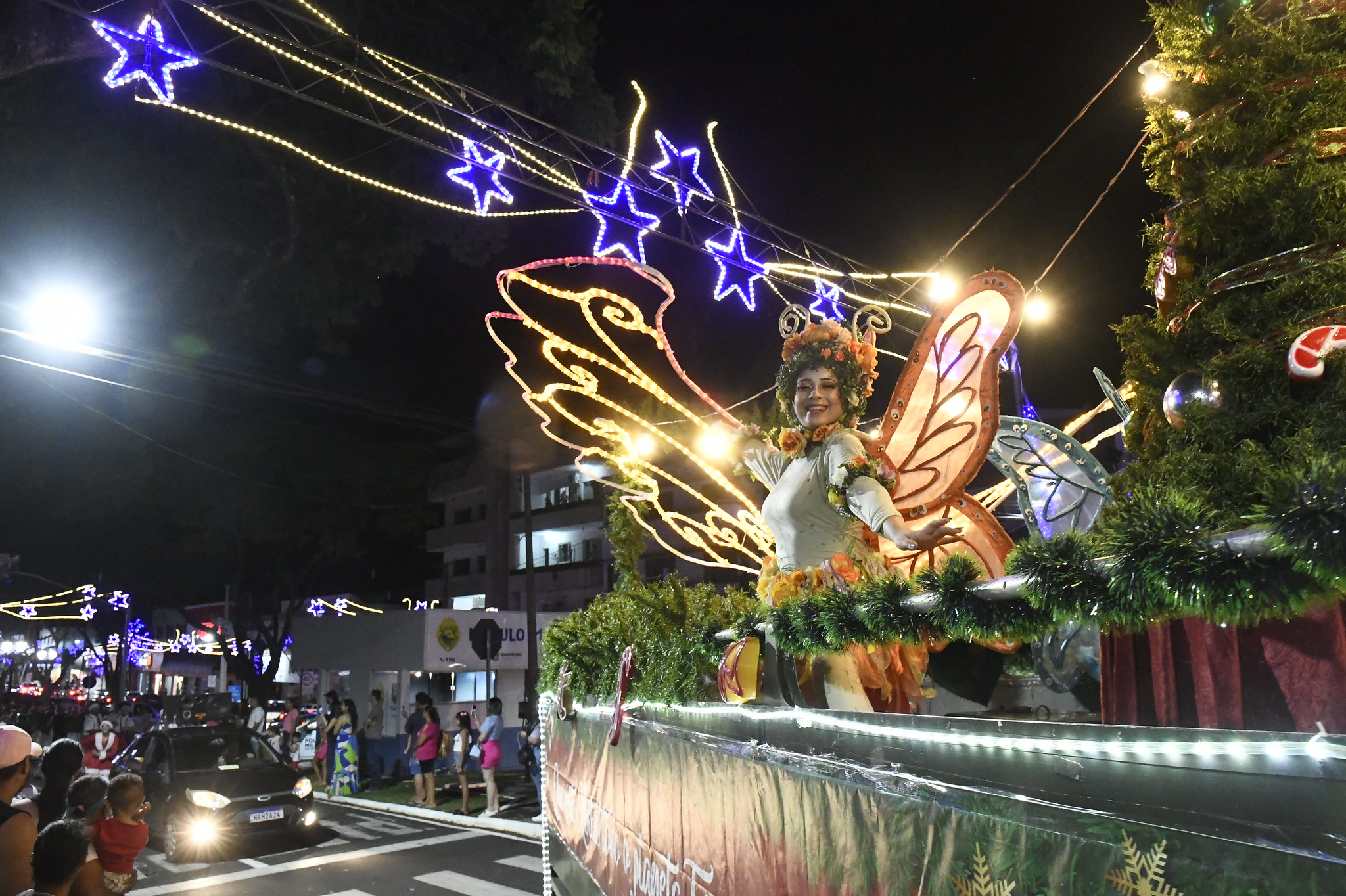 Jornal Ilustrado - Com quase 400 componentes, Desfile de Natal foi um dos maiores já realizados em Umuarama