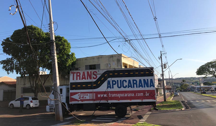 Jornal Ilustrado - Excesso de fiação em postes causa transtornos e provoca acidentes