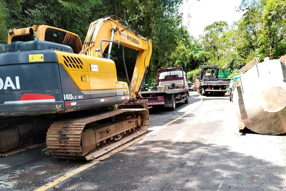 Jornal Ilustrado - DER/PR avança nos trabalhos de recuperação do pavimento na Estrada da Graciosa