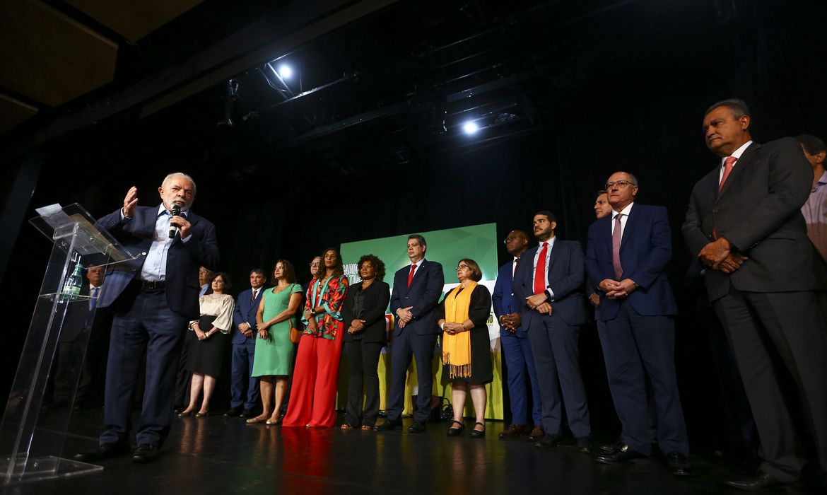 Jornal Ilustrado - Presidente eleito Lula anuncia mais 16 ministros da futura gestão
